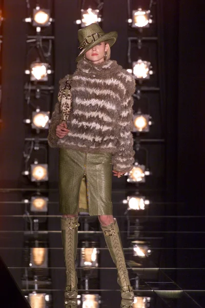 Look 15